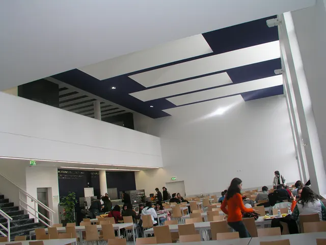 Salão do restaurante universitário