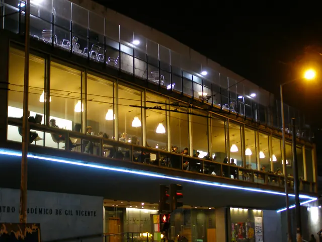 Teatro Académico Gil Vicente à noite